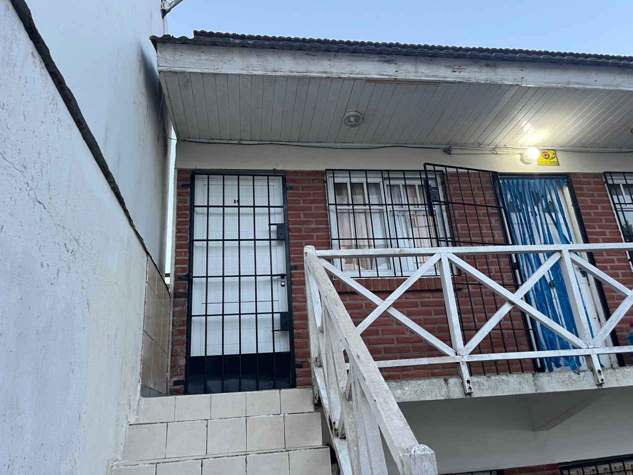 Duplex 3 ambientes - Calle 44 e/1 y 2 - V13
