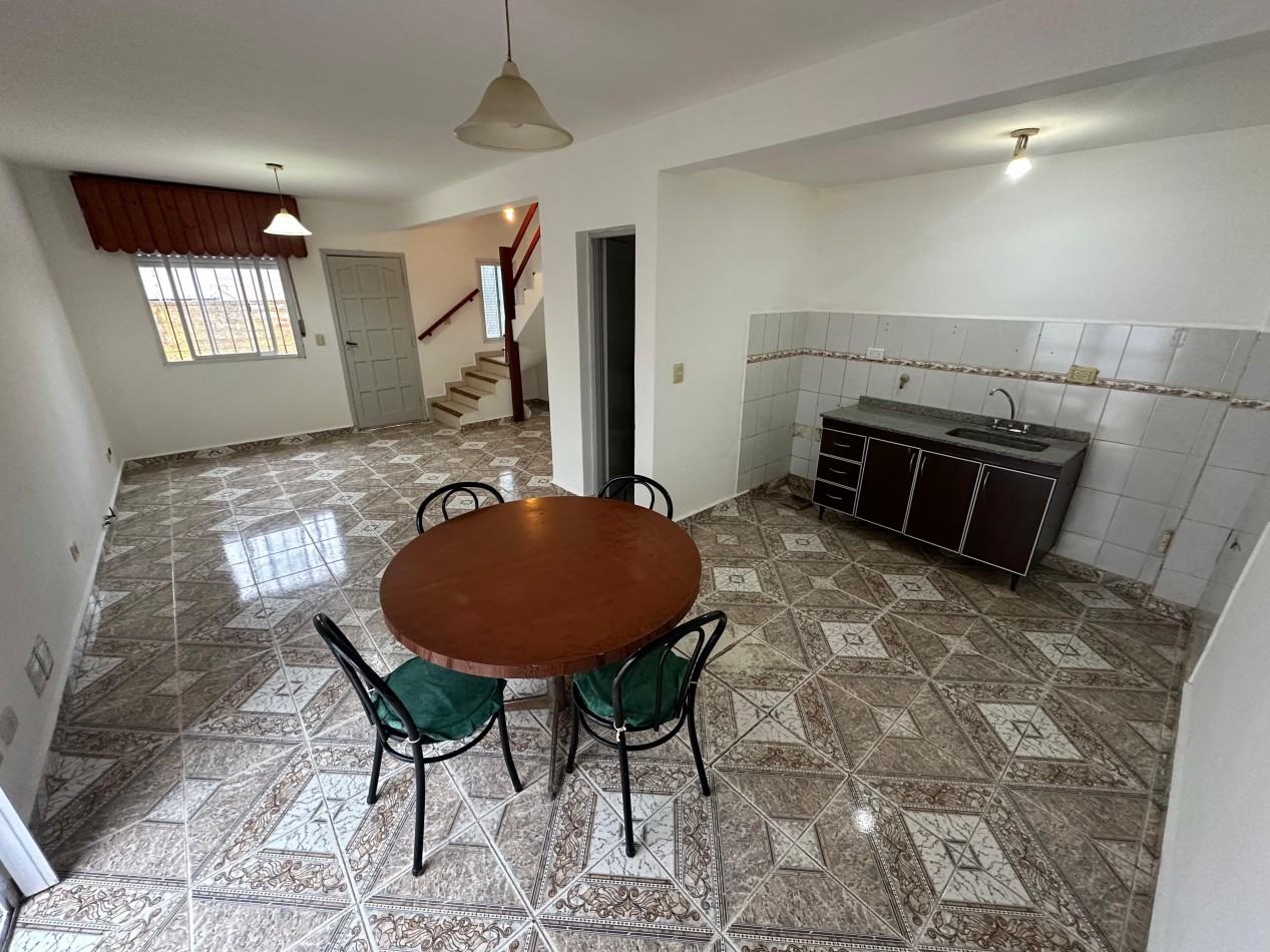 Duplex 3 ambientes - Calle 49 e/5 y 6 - V3B