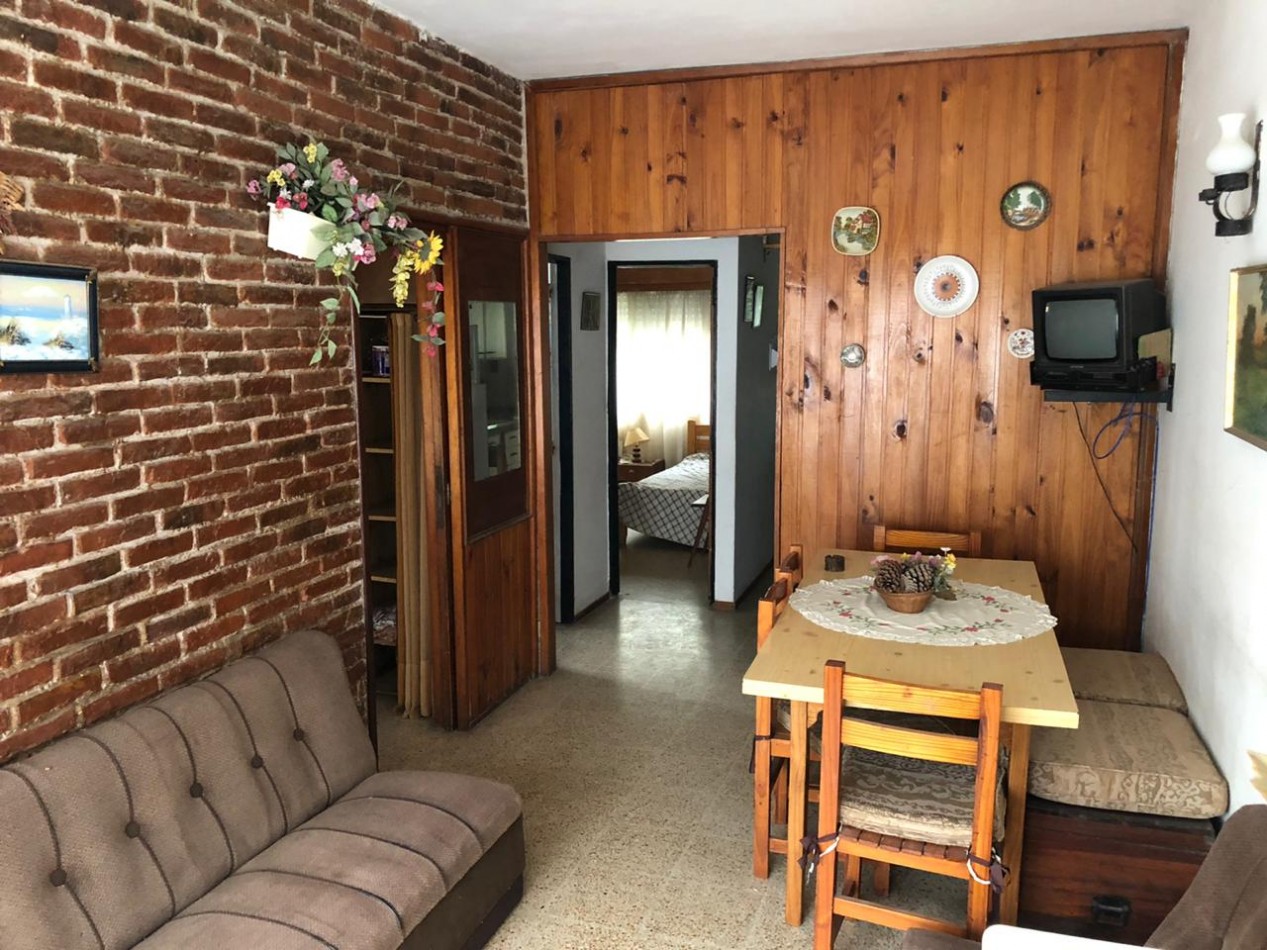 Chalet 3 ambientes - Calle 28 e/6 y 7 - V38