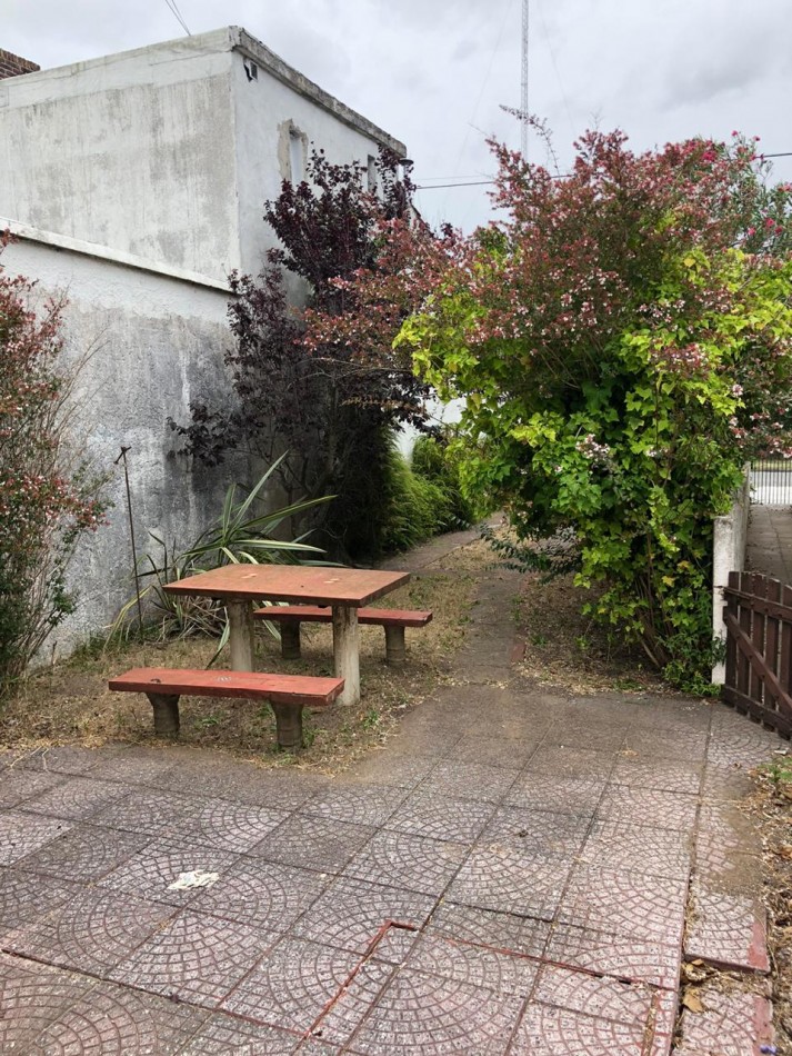 Chalet 3 ambientes - Calle 28 e/6 y 7 - V38