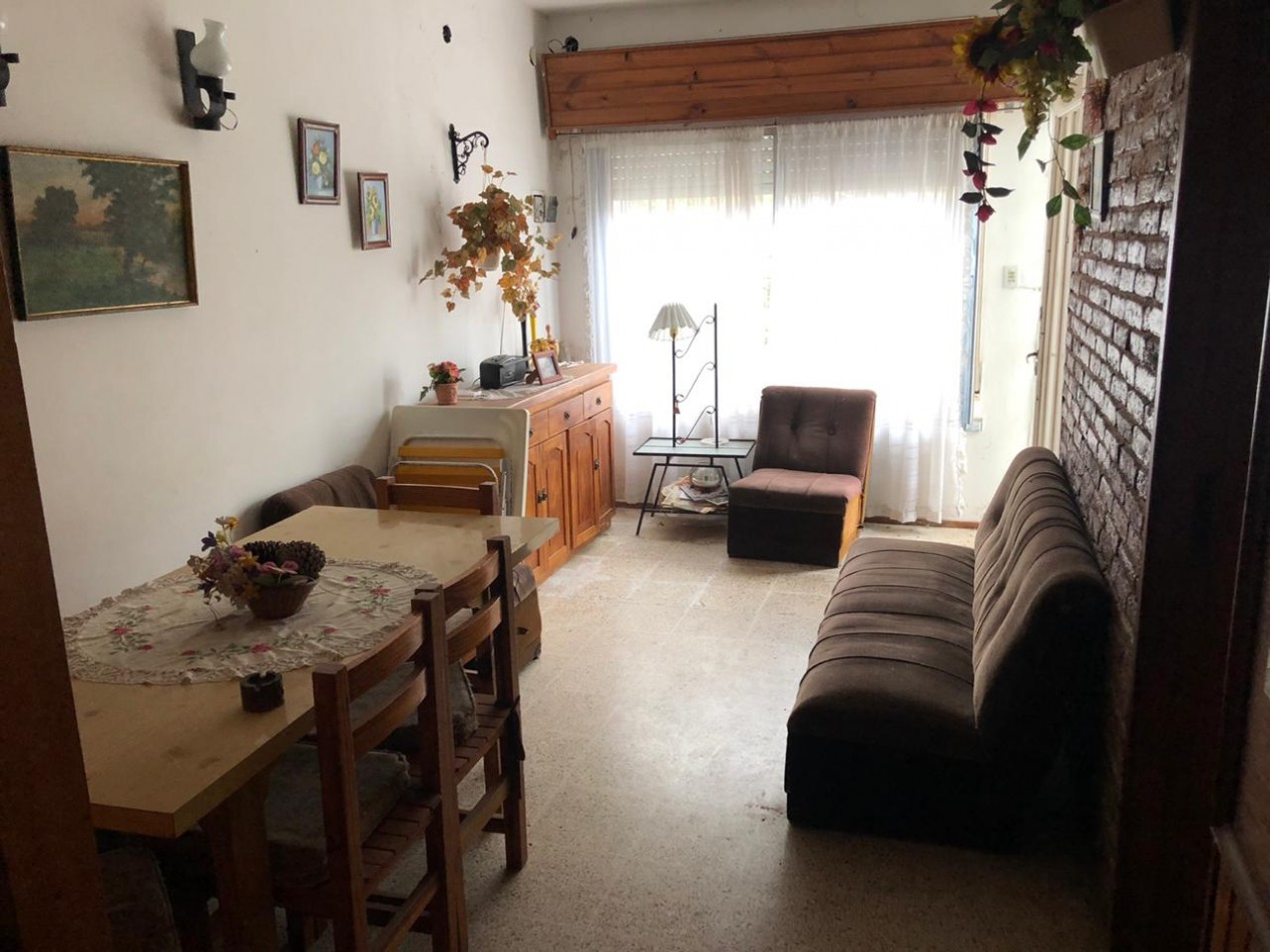 Chalet 3 ambientes - Calle 28 e/6 y 7 - V38