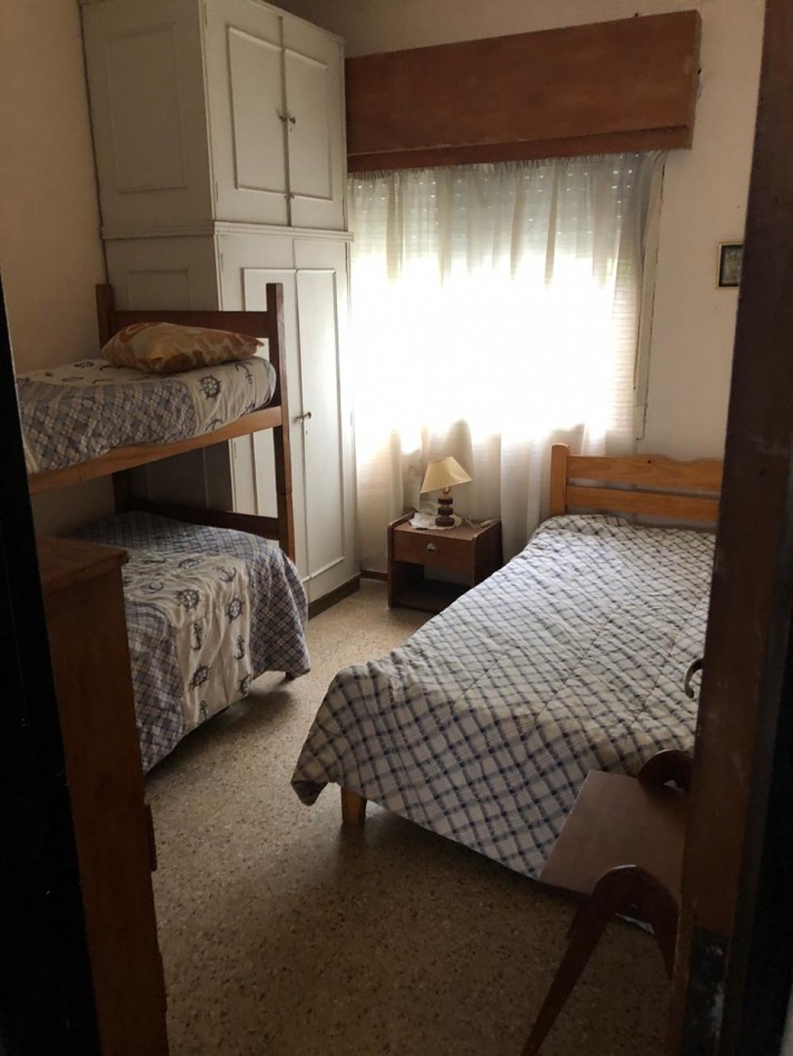 Chalet 3 ambientes - Calle 28 e/6 y 7 - V38
