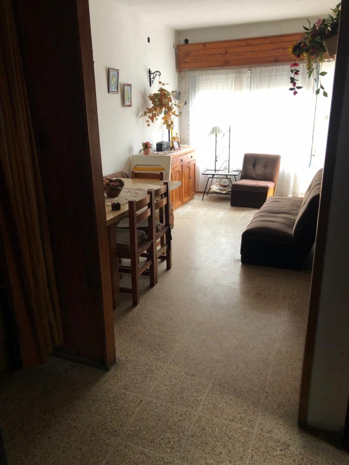Chalet 3 ambientes - Calle 28 e/6 y 7 - V38