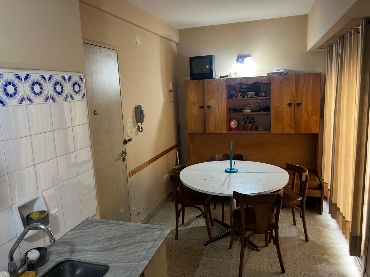 Depto. 2 ambientes - Calle 35 e/2 y 3 - V12