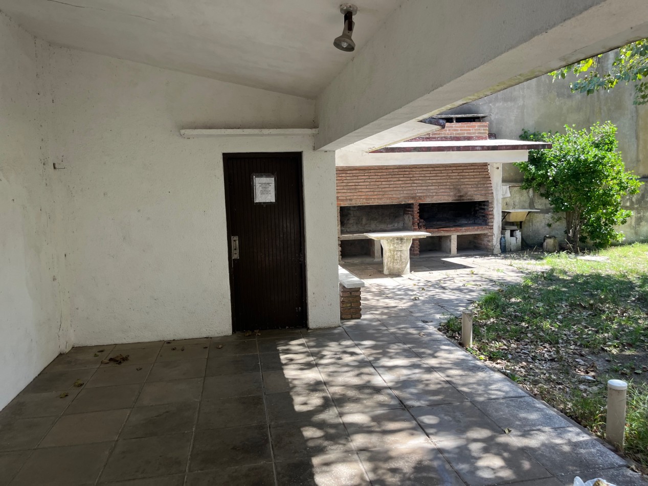 Depto. 2 ambientes - Calle 35 e/2 y 3 - V12