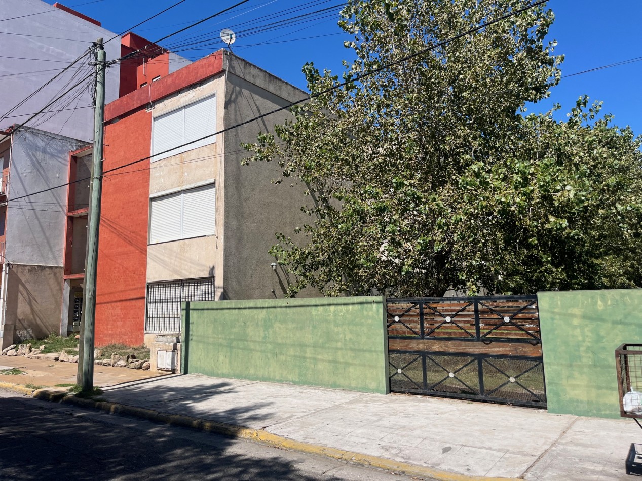Depto. 2 ambientes - Calle 35 e/2 y 3 - V12