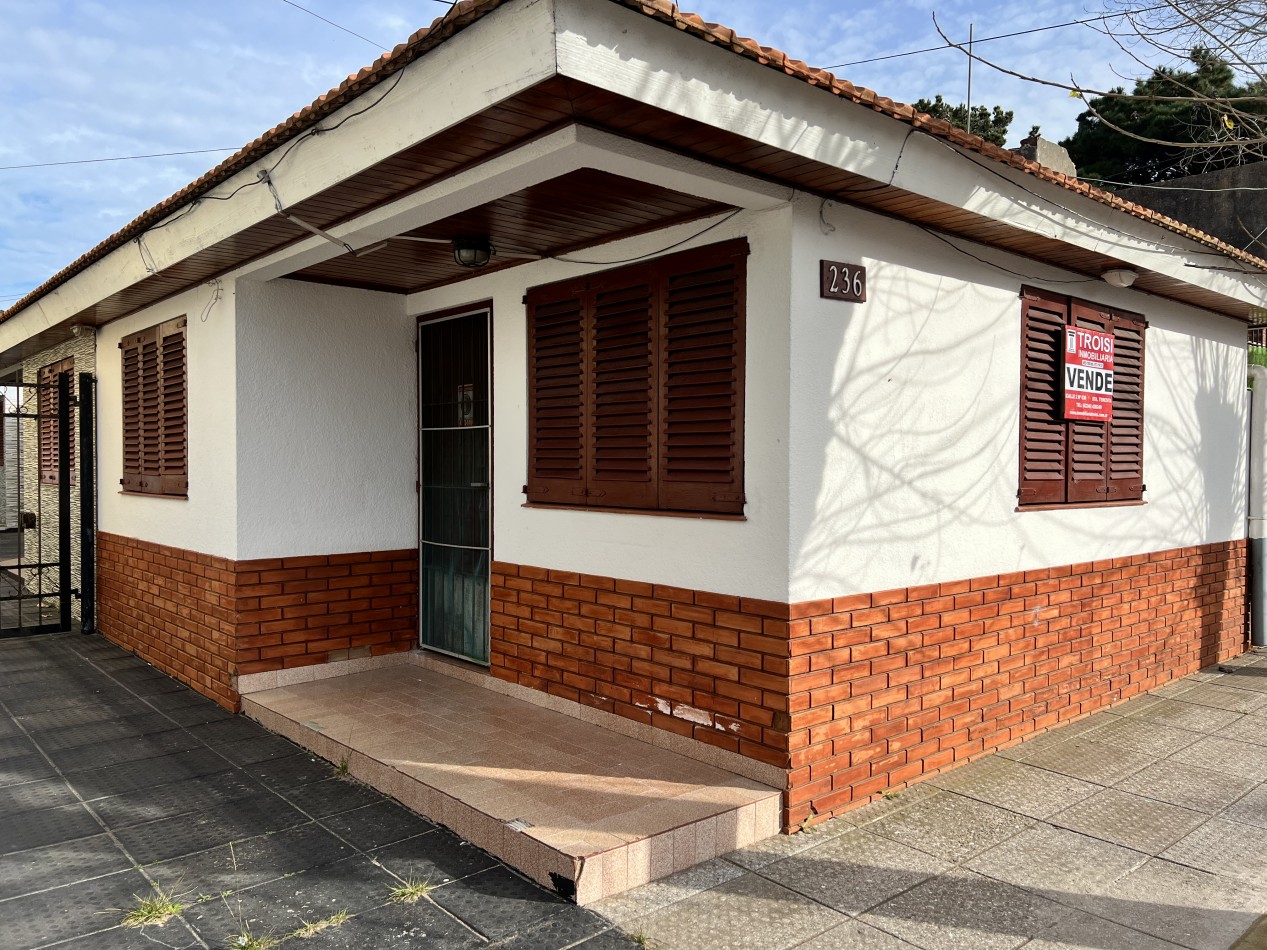 Chalet 3 ambientes - Calle 48 e/2 y 3 - V22