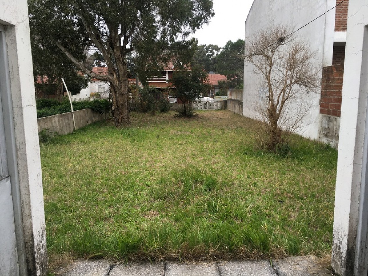 V44 - 2 Chalets de 2 ambientes - Calle 28 e/5 y 6