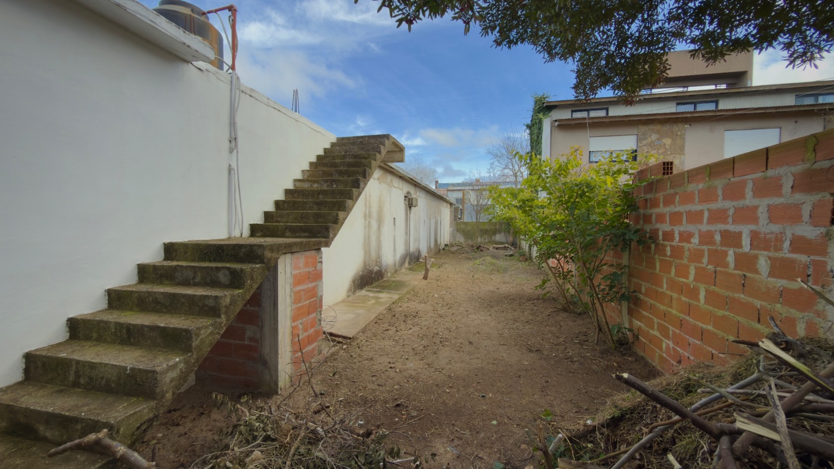 V28 - 5 locales - Calle 32 esq. 9 