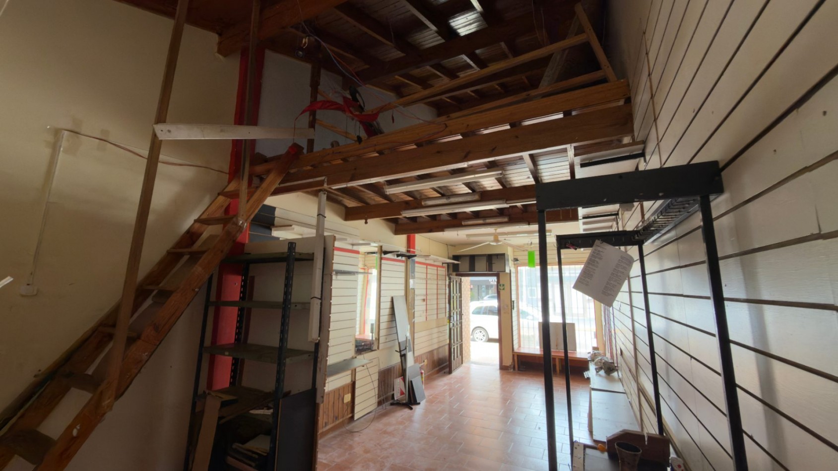 A15 - Local Calle 2 N°1275 e/ 39 y 40