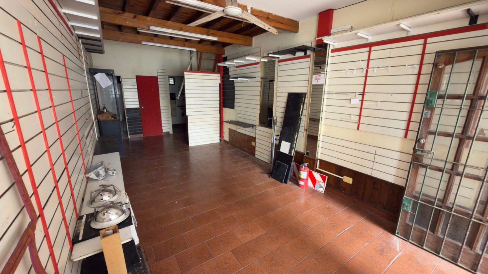A15 - Local Calle 2 N°1275 e/ 39 y 40