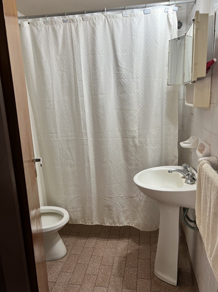 Chalet 3 ambientes - Calle 48 e/2 y 3 - V22
