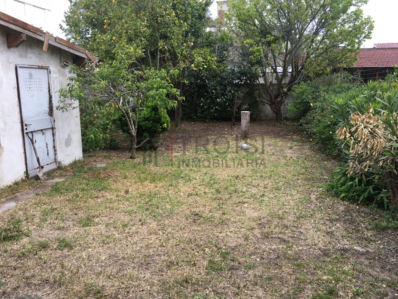 V37 - Chalet 3 ambientes + Monoambiente -  Calle 30 e/ 5 y 6