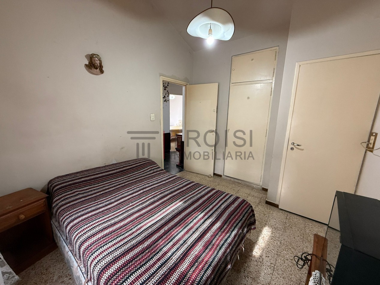 V54 - Chalet 3 ambientes + 2 departamentos  - Calle 5 e/30 y 31