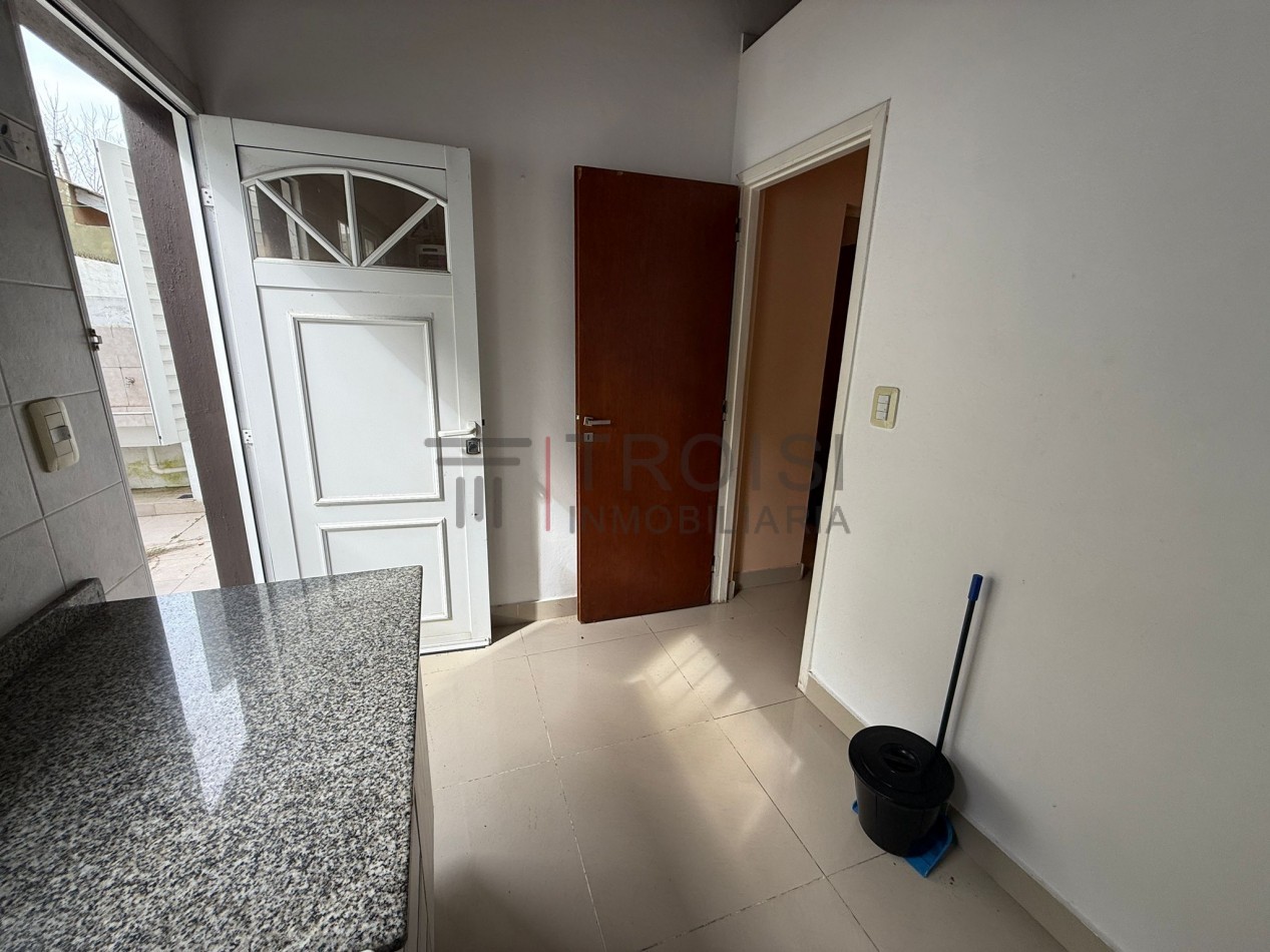 643 - Chalet de 3 ambientes - Calle 64 e/1 y 2