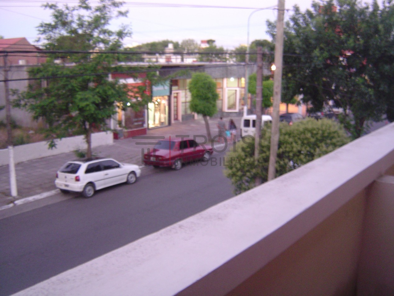 V23 - Depto. 2 ½ amb - Av. 32 e/7 y 8