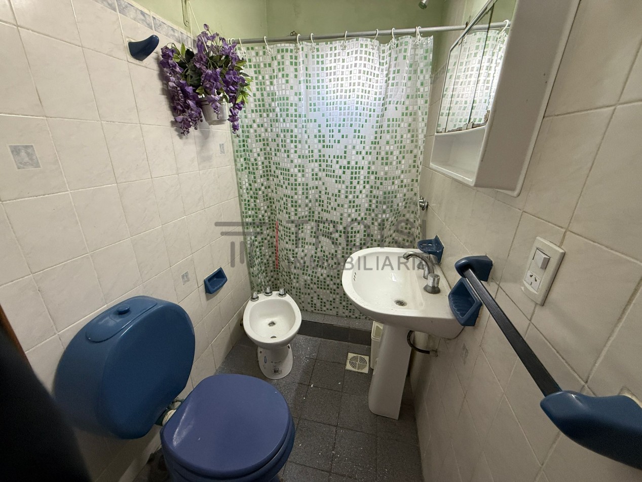 V54 - 2 Departamentos + Chalet 3 ambientes - Calle 5 e/30 y 31 