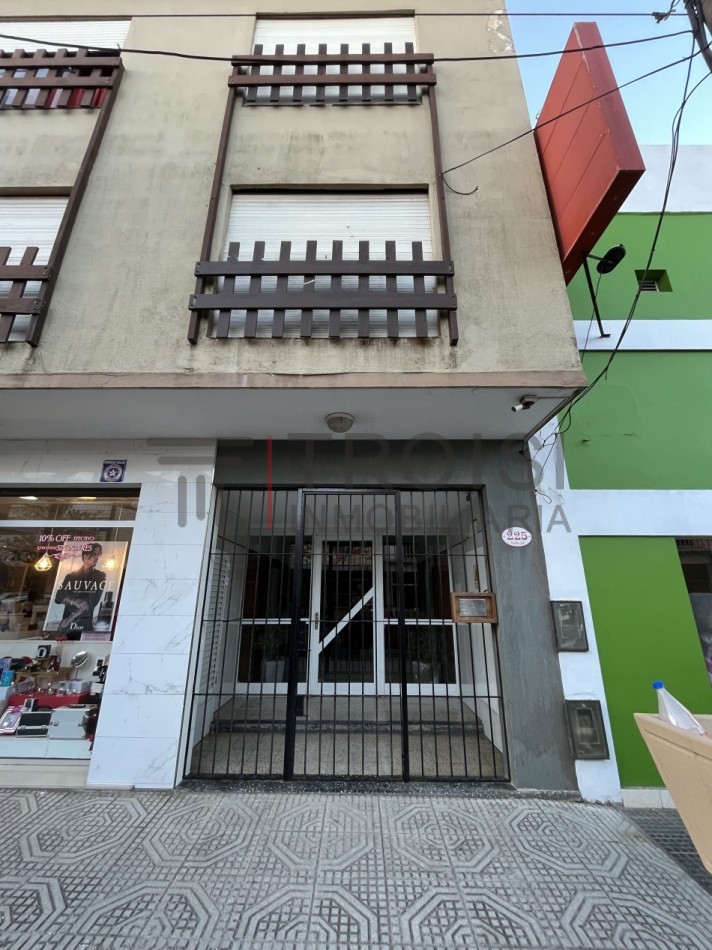 V71 - Depto. 2 ambientes - Calle 33 e/2 y 3
