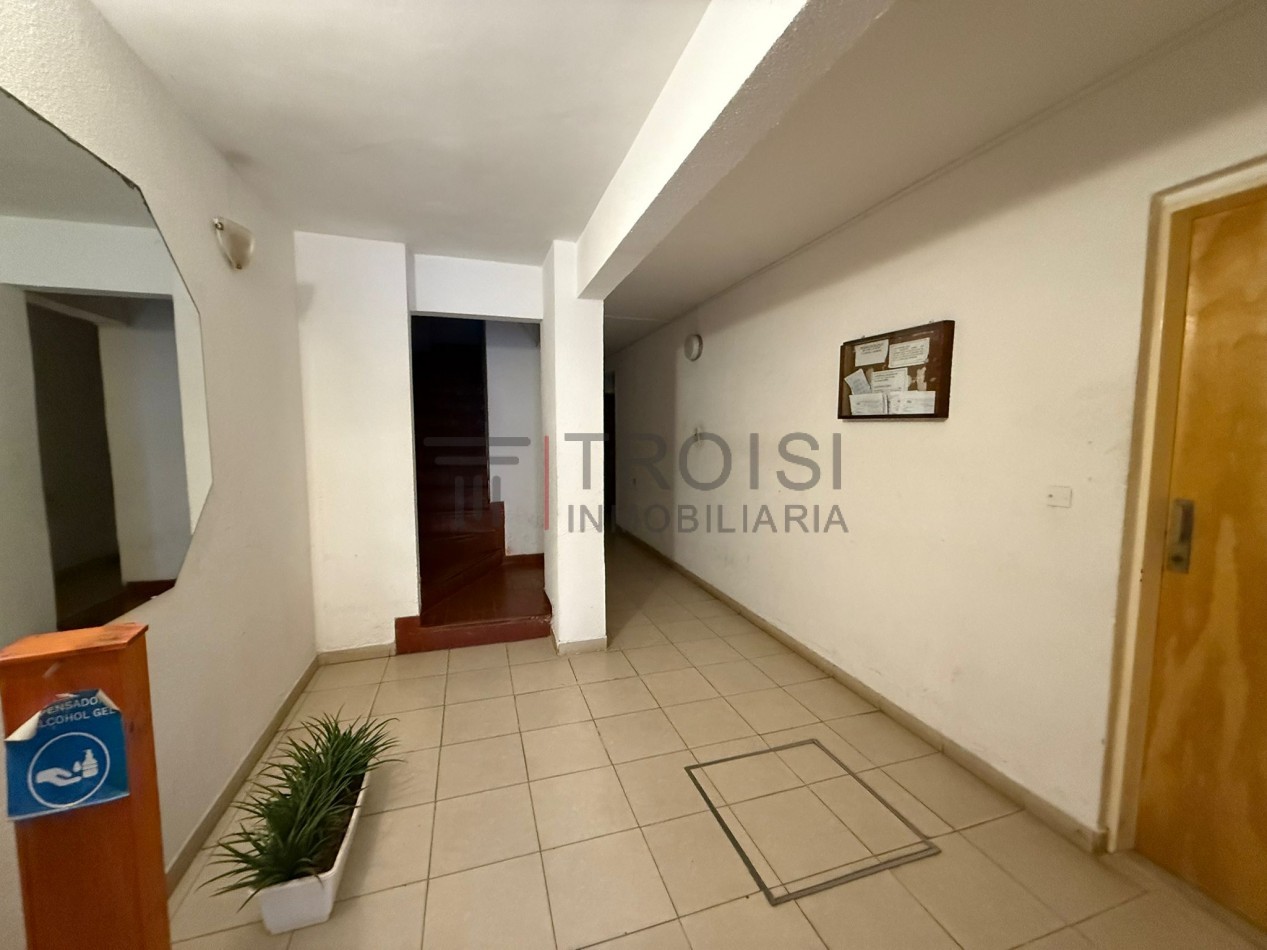 V52 - Depto. 2 ambientes - Calle 33 e/2 y 3