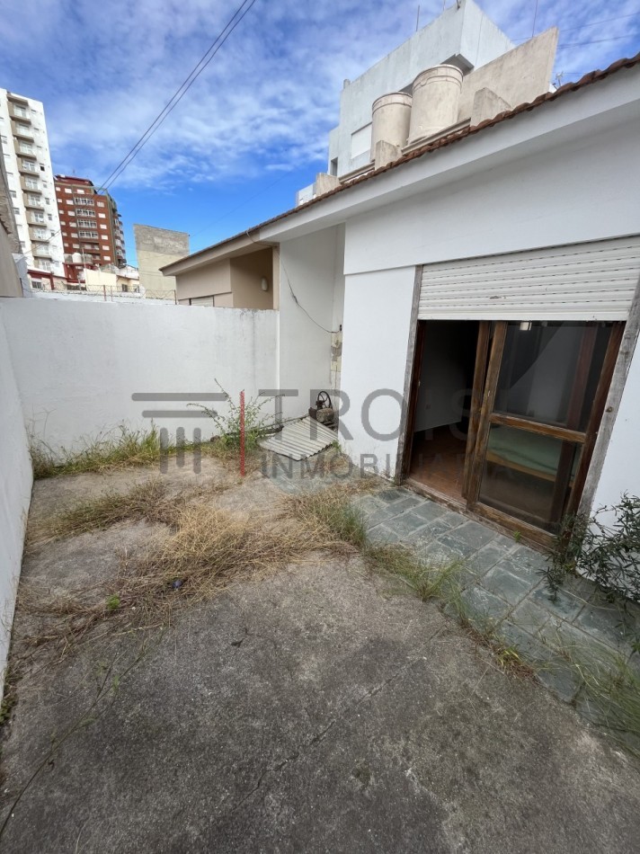 V61B - Depto. 2 ambientes tipo chalet - Calle 3 e/39 y 40