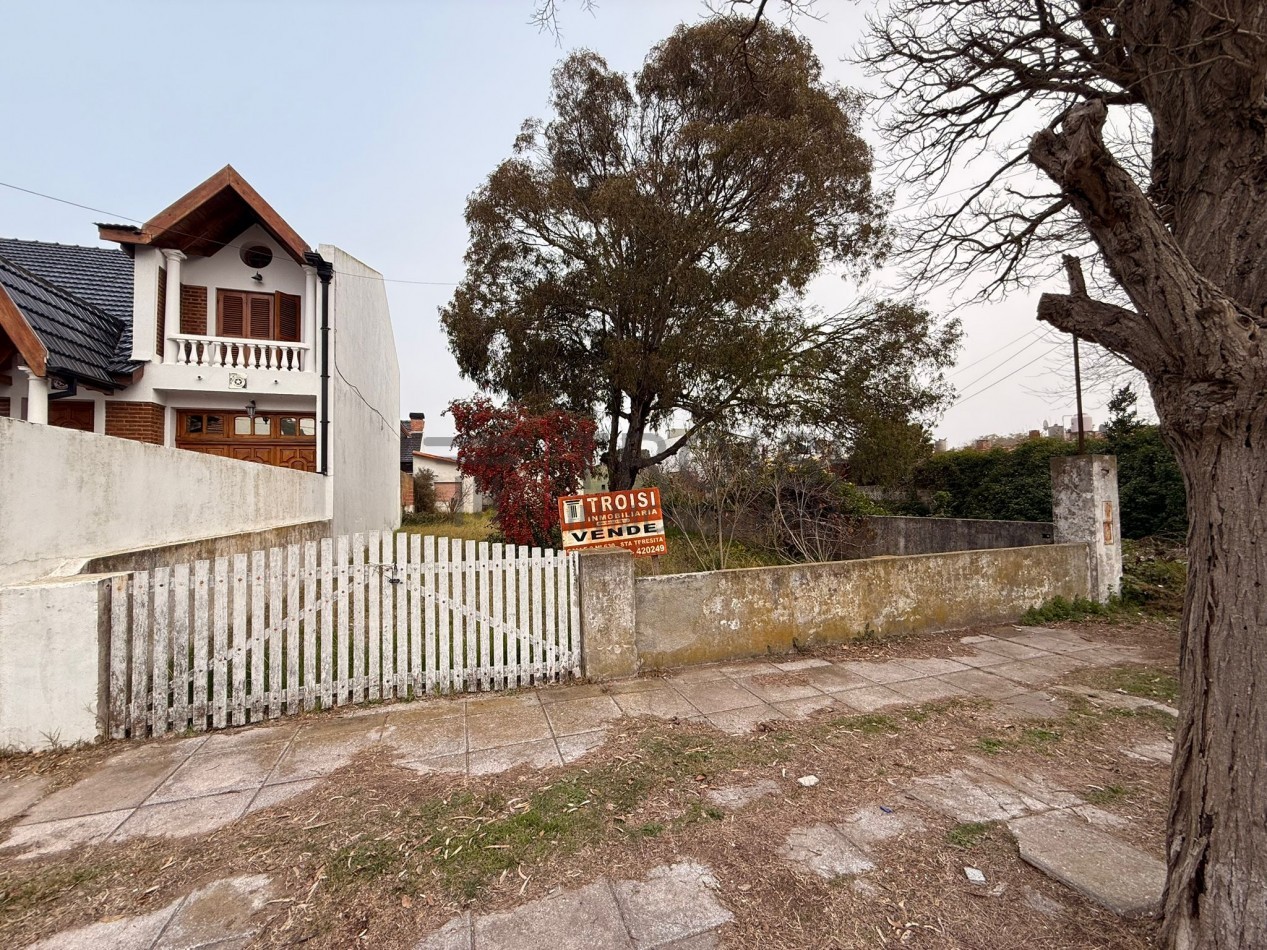 V44 - 2 Chalets de 2 ambientes - Calle 28 e/5 y 6