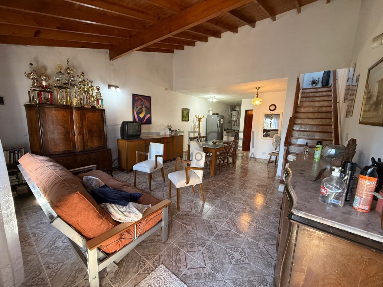 V5 - Chalet 4 ambientes - Calle 6 e/47 y 48