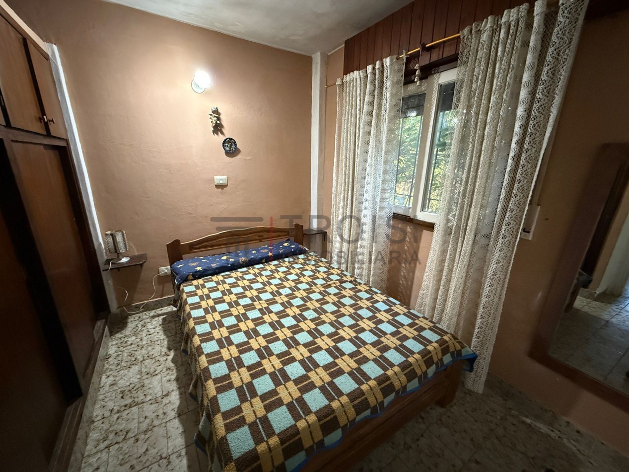 V54 - 2 Departamentos + Chalet 3 ambientes - Calle 5 e/30 y 31 