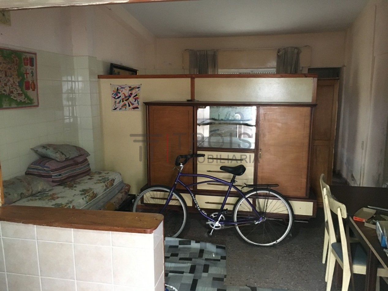 V37 - Chalet 3 ambientes + Monoambiente -  Calle 30 e/ 5 y 6