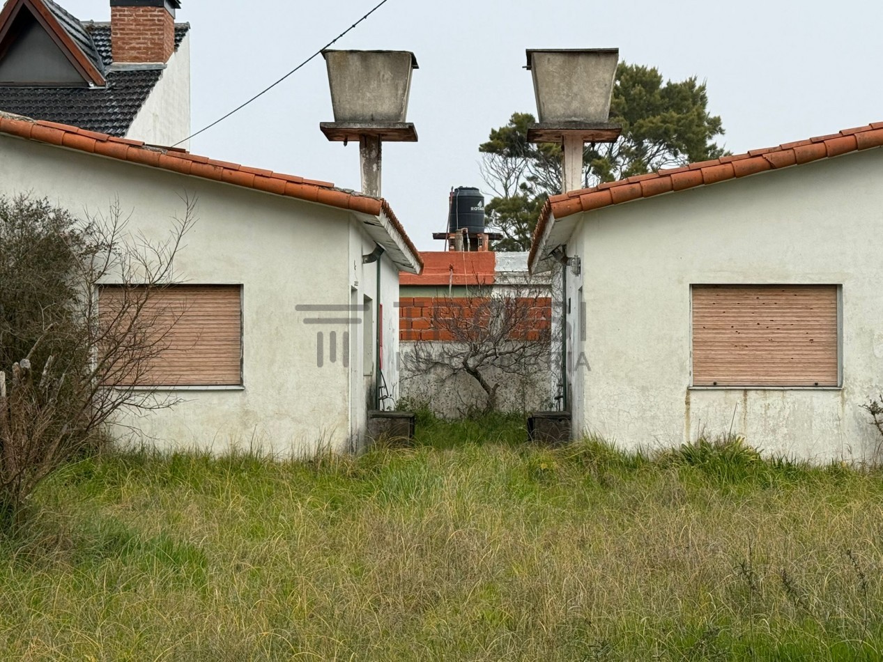 V44 - 2 Chalets de 2 ambientes - Calle 28 e/5 y 6
