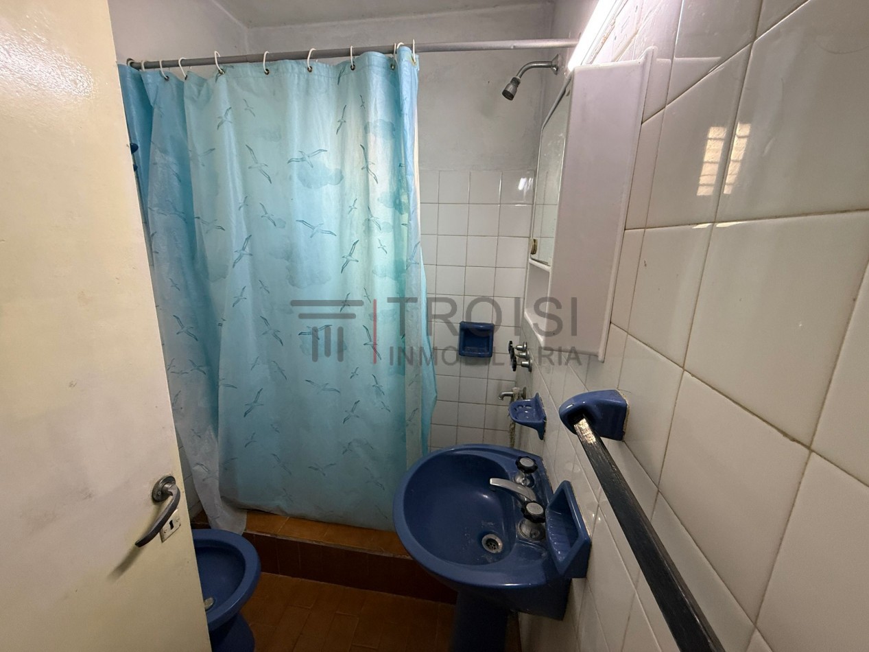 V54 - 2 Departamentos + Chalet 3 ambientes - Calle 5 e/30 y 31 