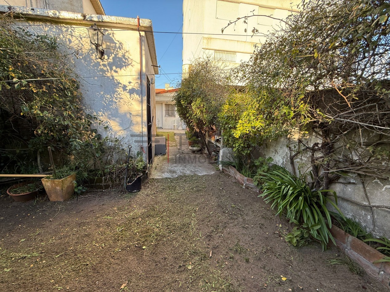 V54 - 2 Departamentos + Chalet 3 ambientes - Calle 5 e/30 y 31 