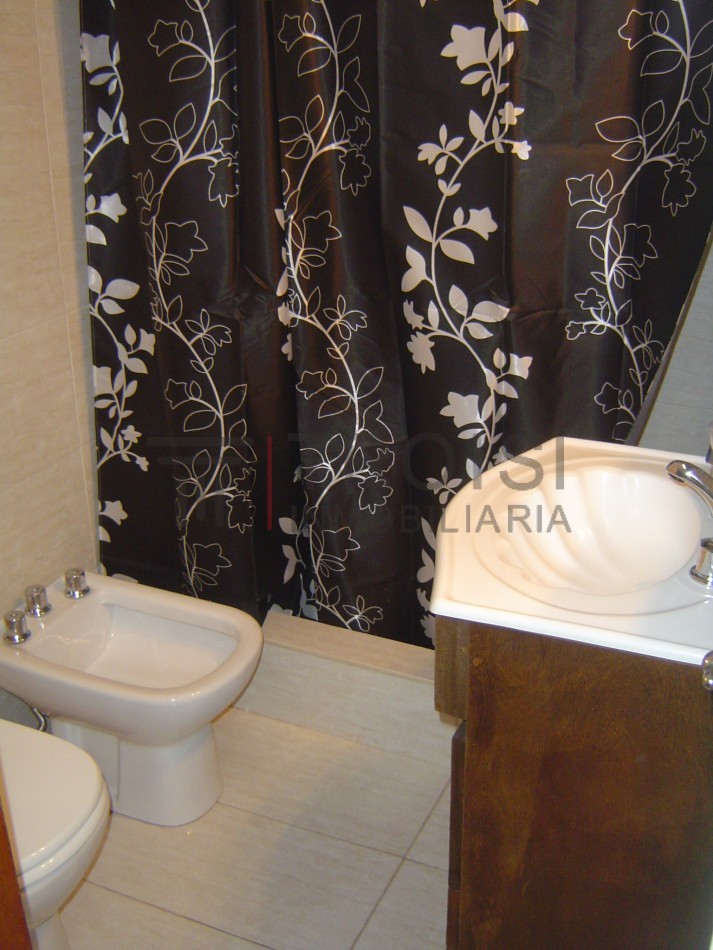 643 - Chalet de 3 ambientes - Calle 64 e/1 y 2
