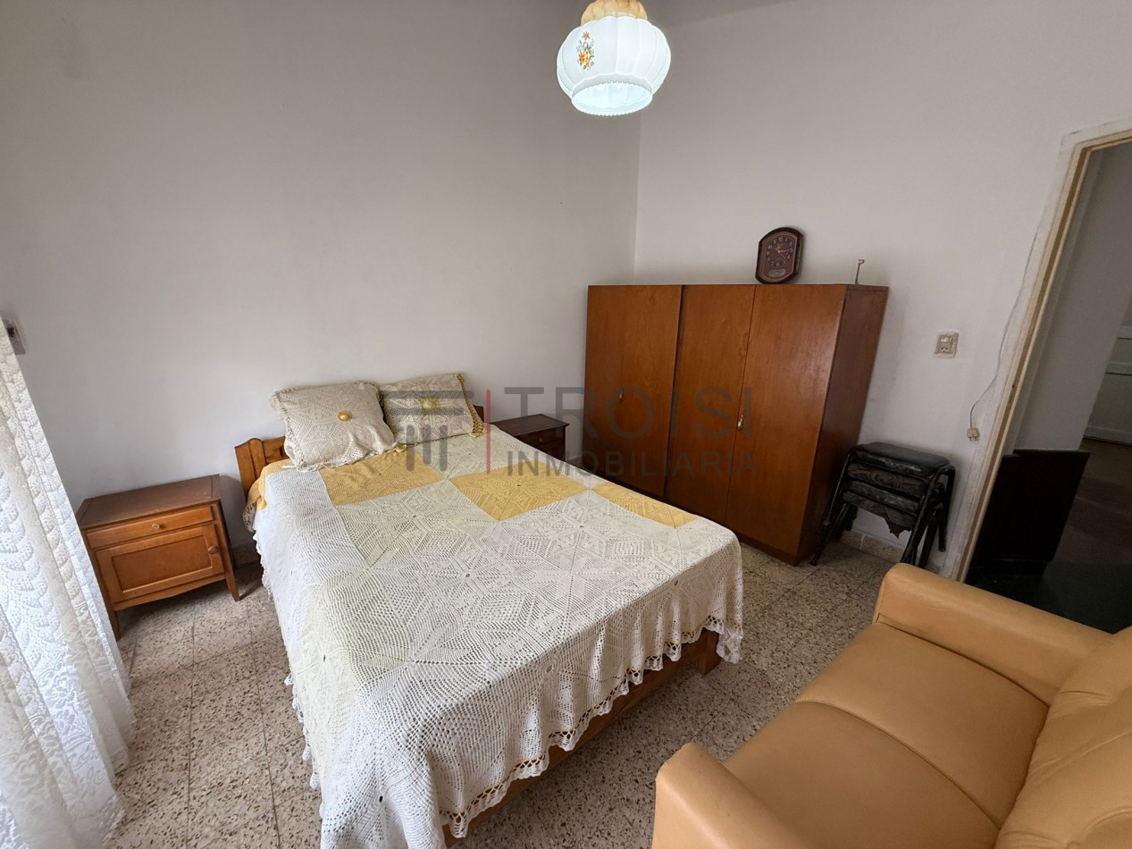 V54 - 2 Departamentos + Chalet 3 ambientes - Calle 5 e/30 y 31 