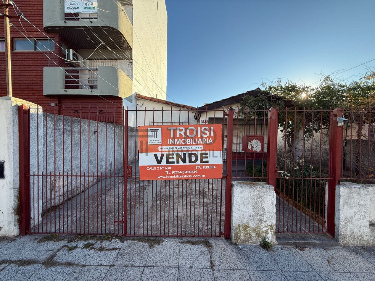 V54 - 2 Departamentos + Chalet 3 ambientes - Calle 5 e/30 y 31 