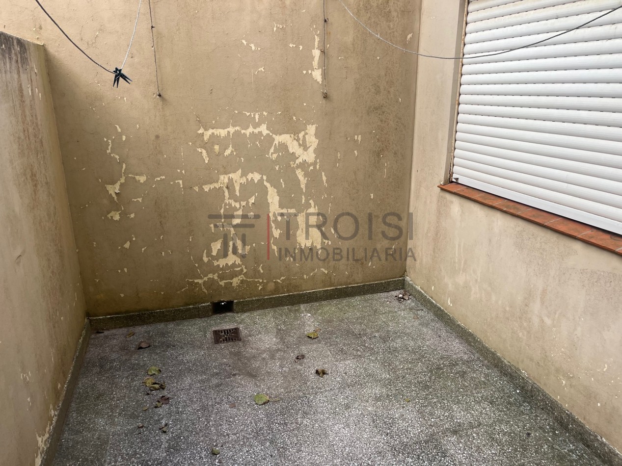 V12 - Depto. 2 ambientes - Calle 35 e/2 y 3
