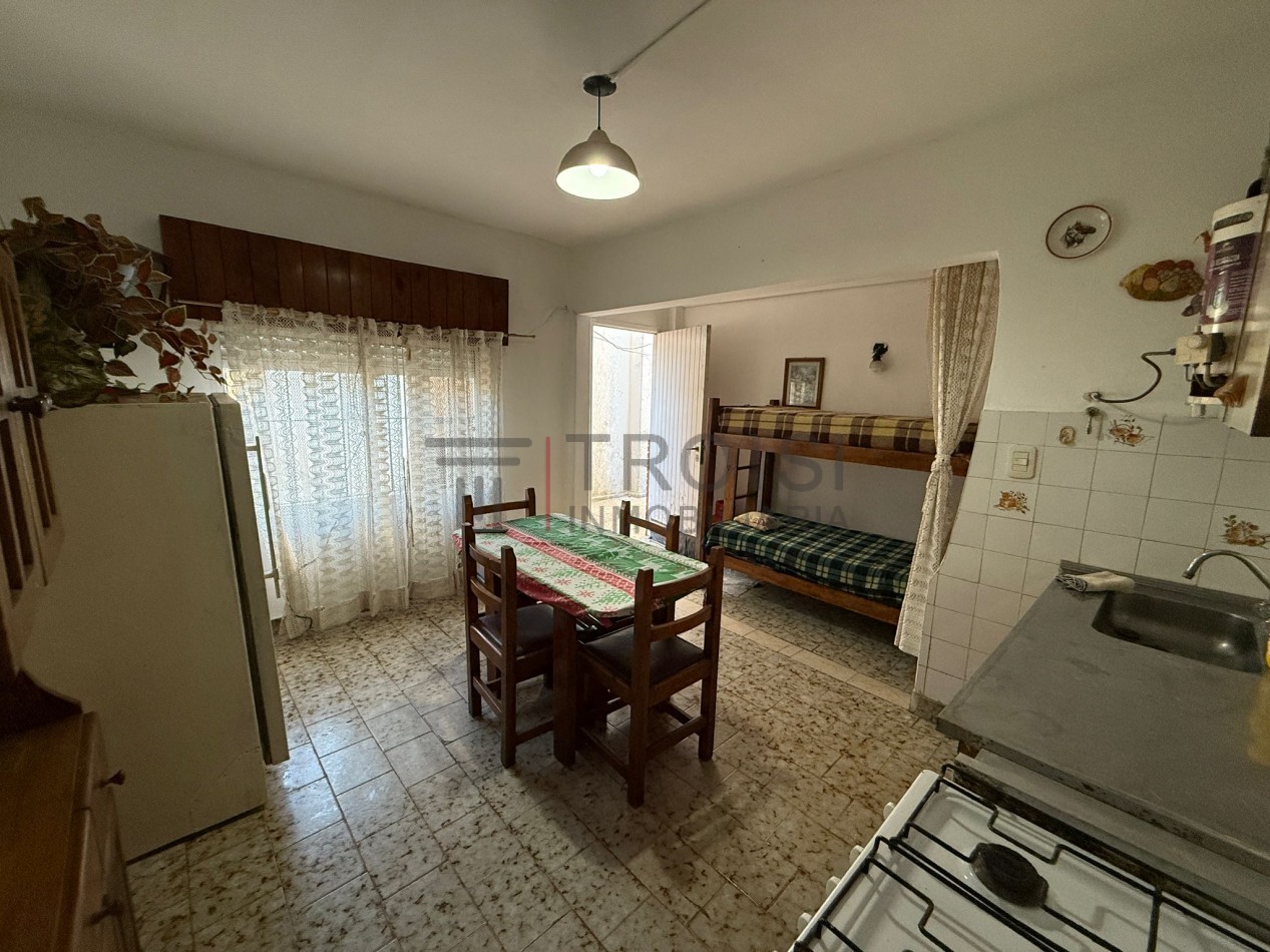 V54 - 2 Departamentos + Chalet 3 ambientes - Calle 5 e/30 y 31 