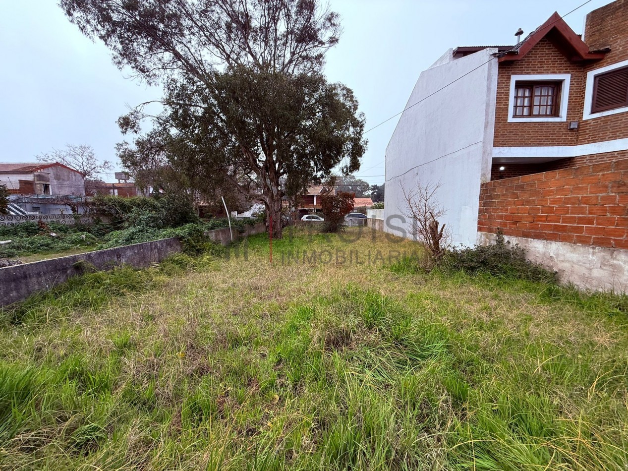 V44 - 2 Chalets de 2 ambientes - Calle 28 e/5 y 6