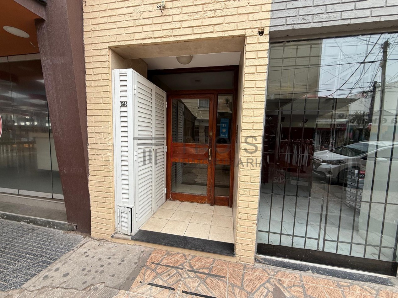 V76 - Depto. 2 ambientes - Calle 2 e/37 y 38