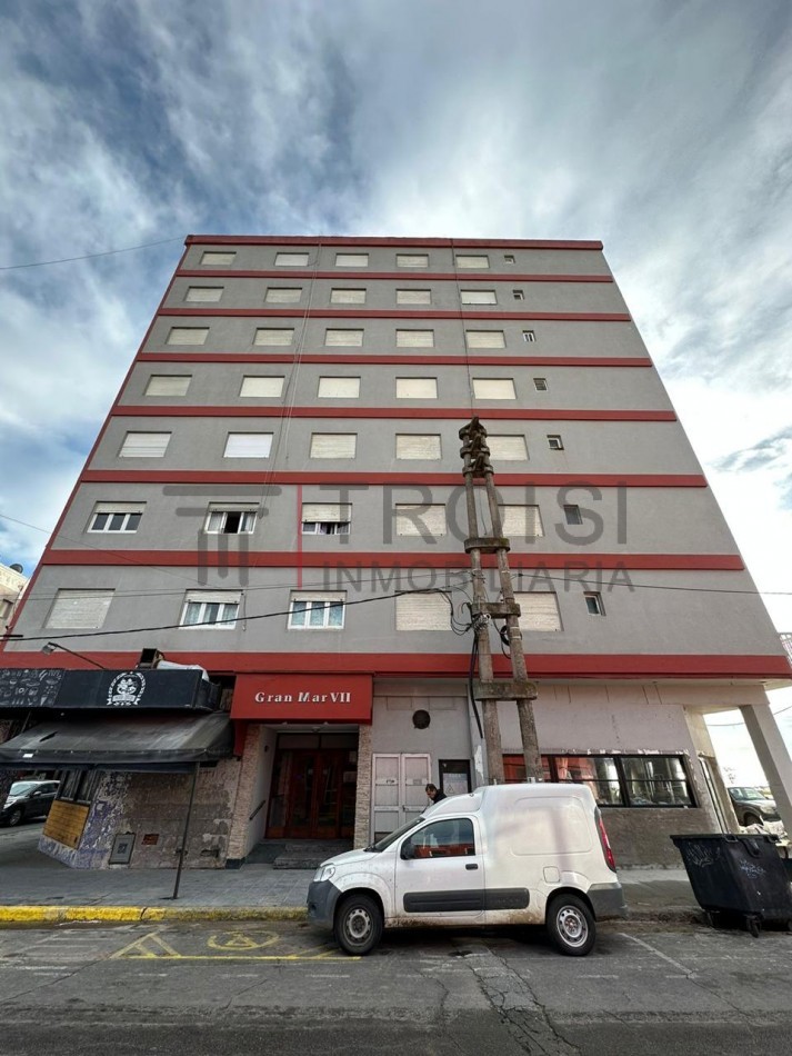 V7 - Depto. 1 ambiente - Calle 33 e/2 y Av. Costanera