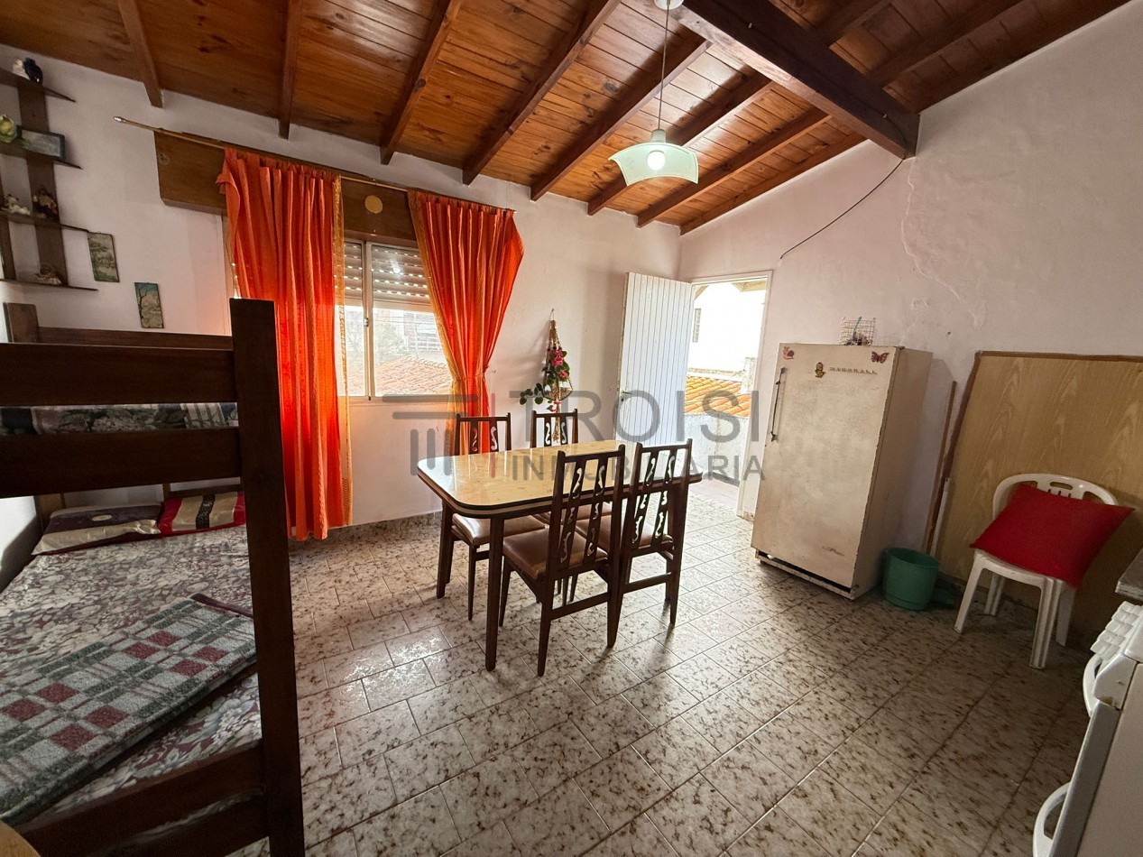 V54 - 2 Departamentos + Chalet 3 ambientes - Calle 5 e/30 y 31 