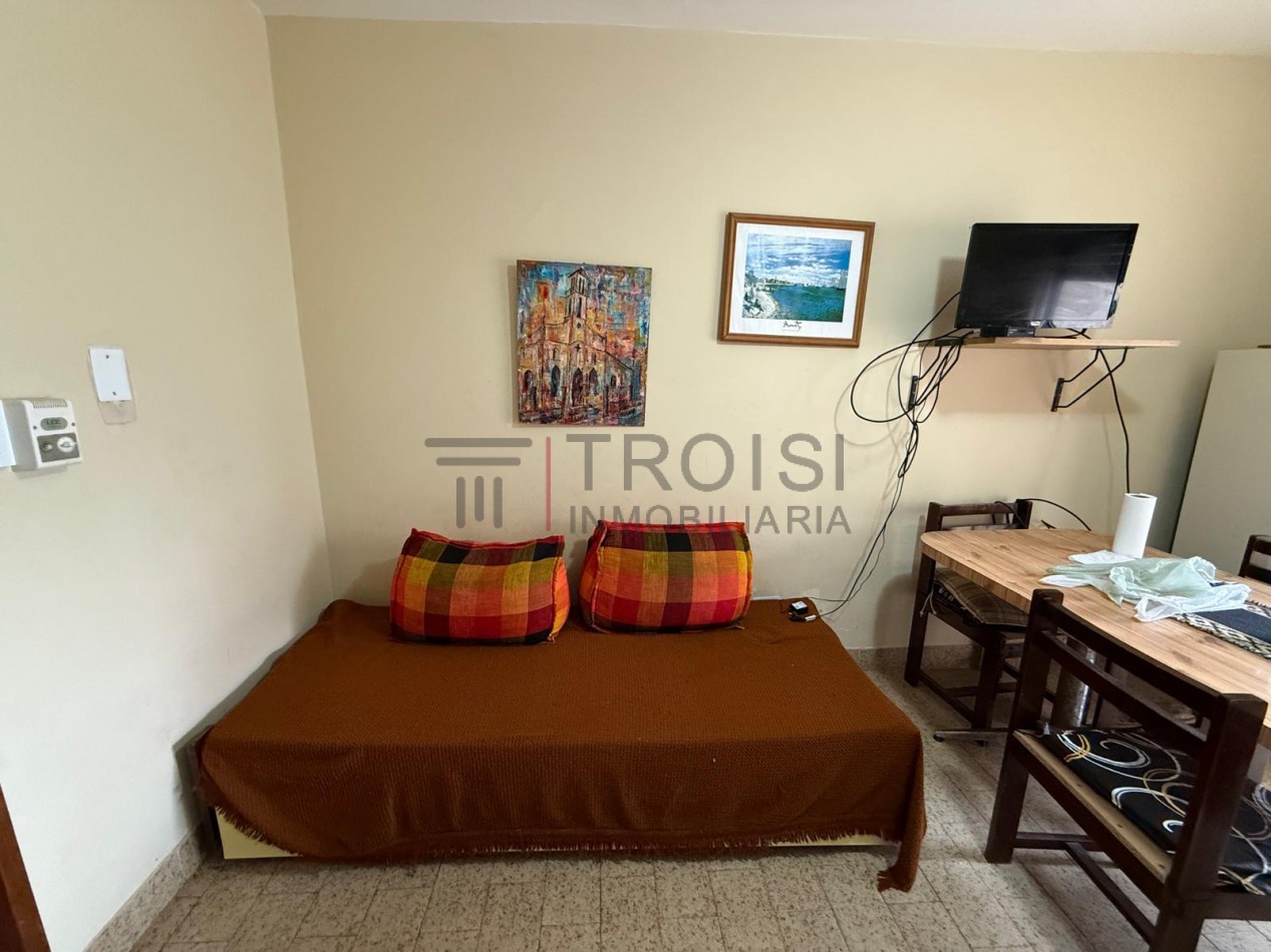 V4 - Depto. 2 ambientes - Calle 2 e/35 y 36