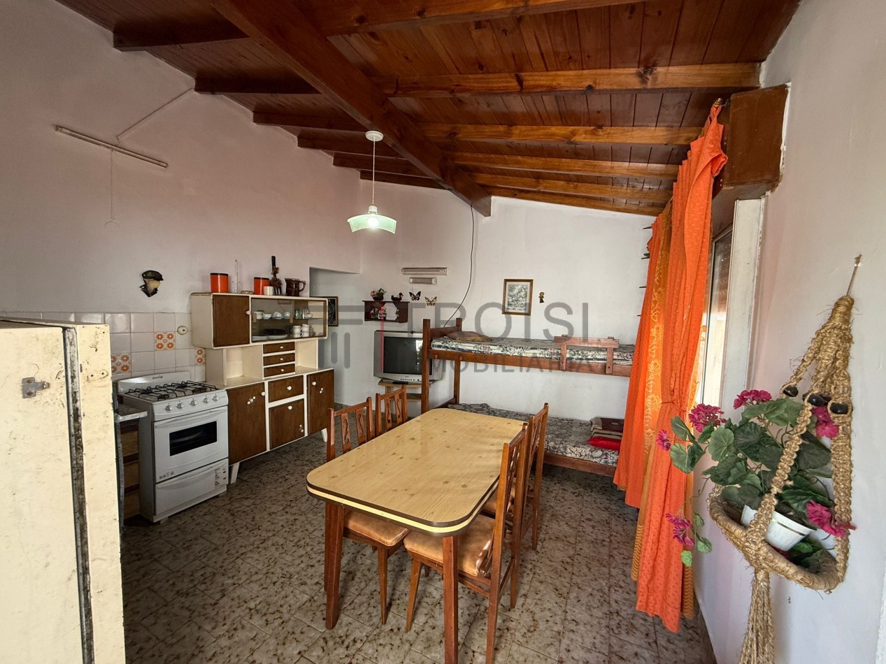 V54 - 2 Departamentos + Chalet 3 ambientes - Calle 5 e/30 y 31 