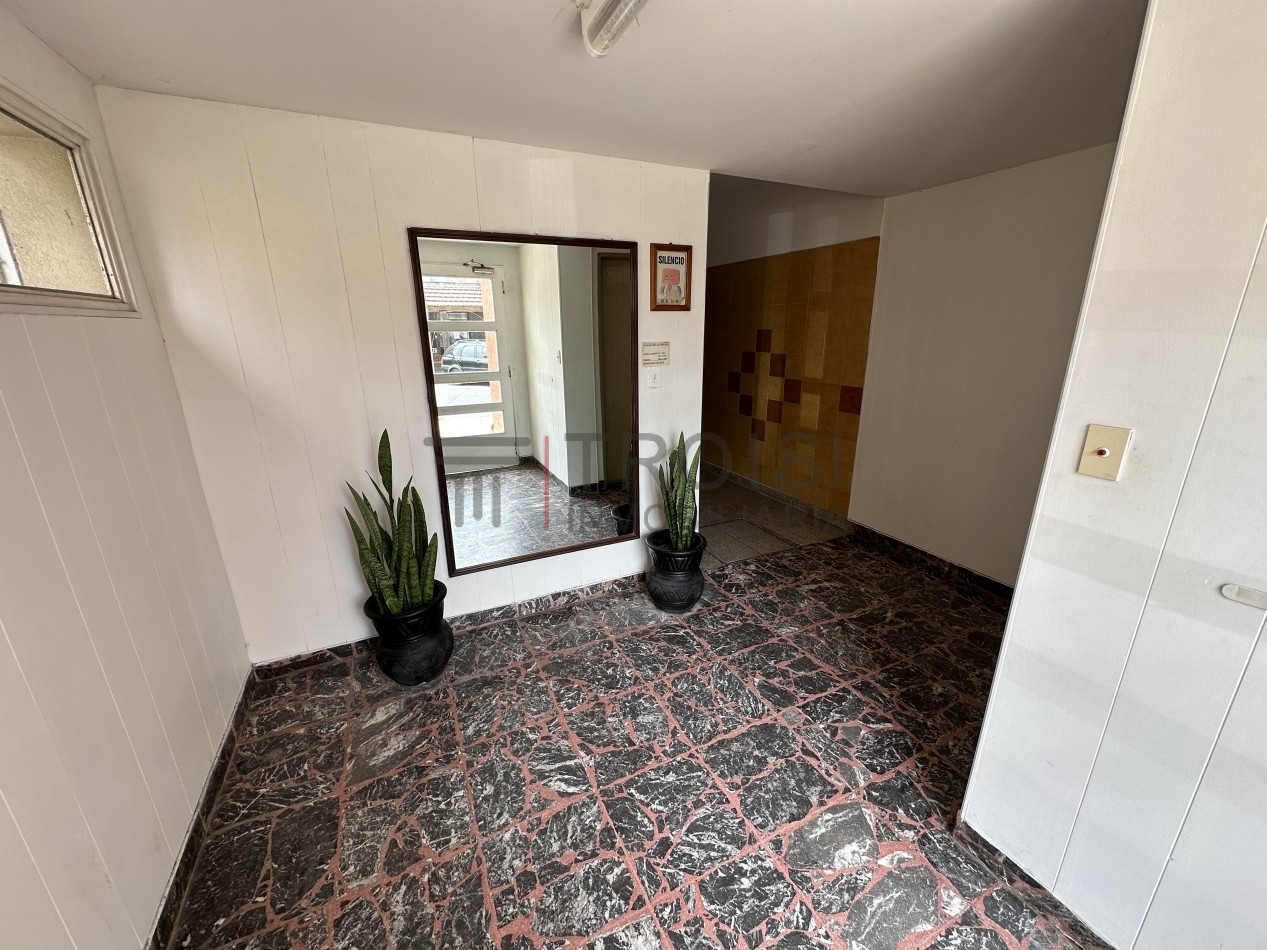 V50 - Depto. 3 ambientes c/ cochera- Calle 35 e/2 y 3