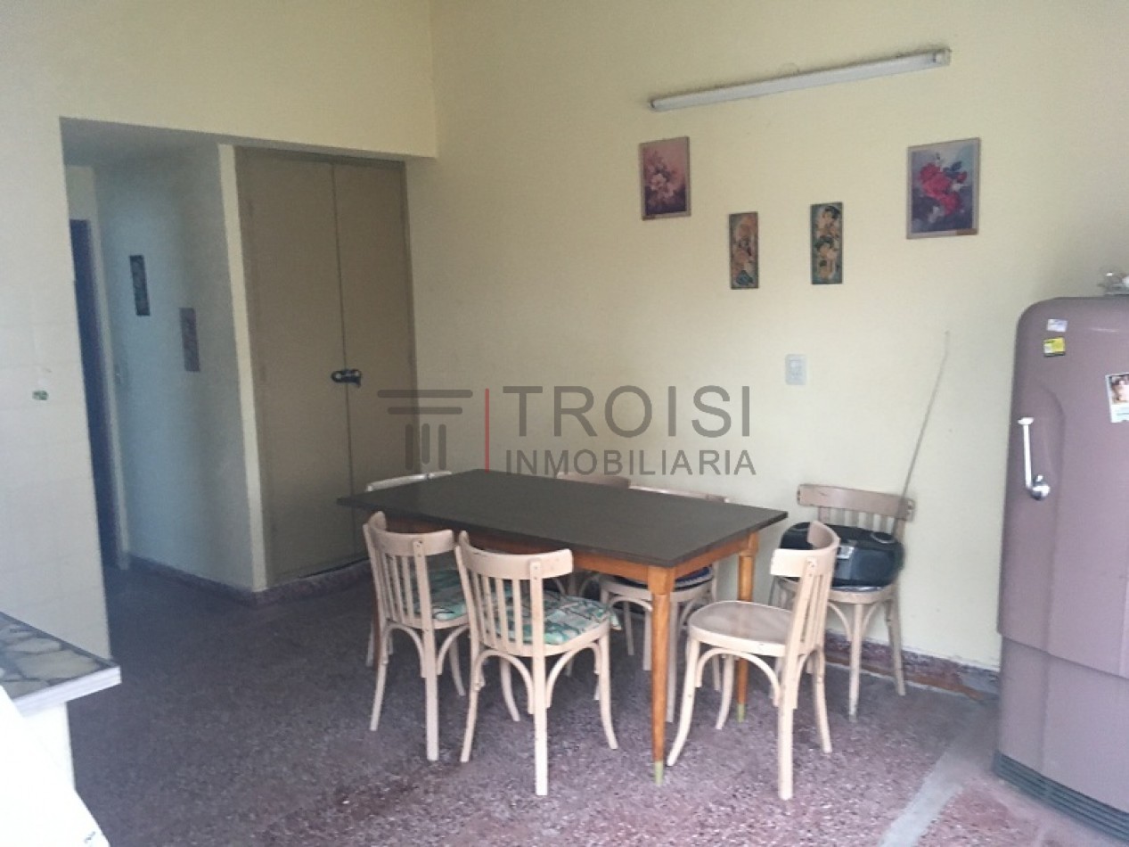 V44 - 2 Chalets de 2 ambientes - Calle 28 e/5 y 6
