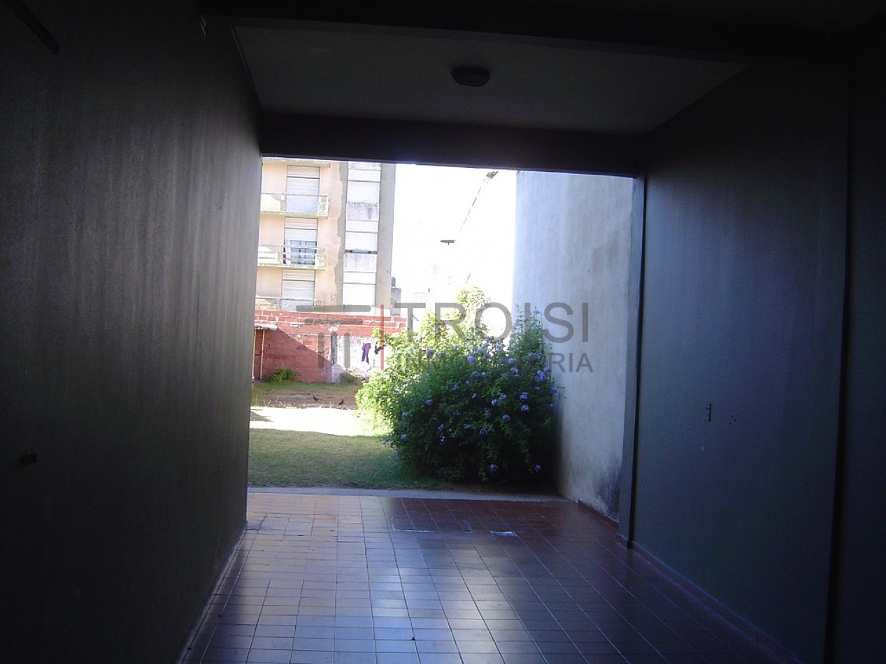 A17b - Depto. 2 ambientes - Av. 32 e/2 y 3
