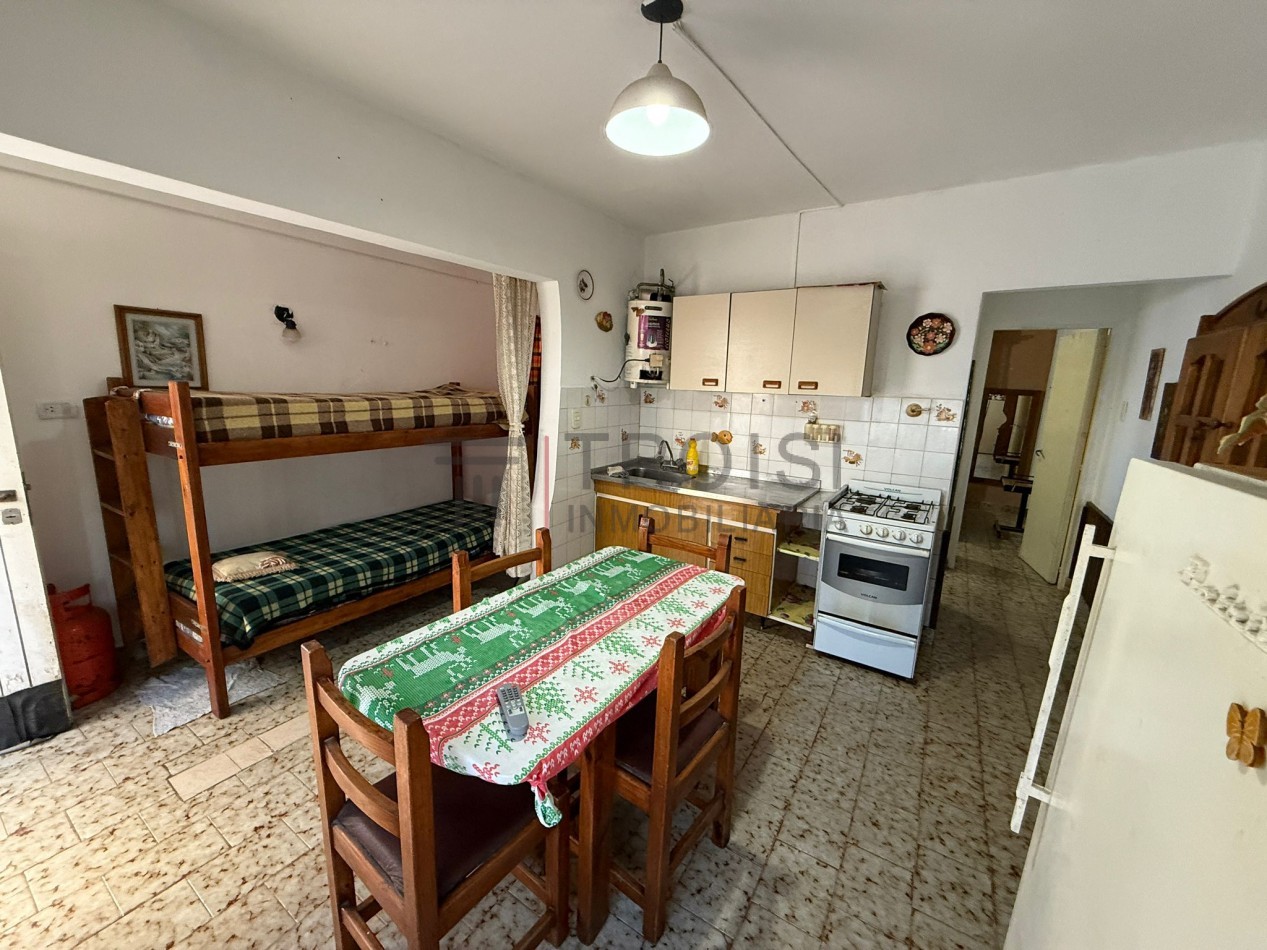 V54 - 2 Departamentos + Chalet 3 ambientes - Calle 5 e/30 y 31 
