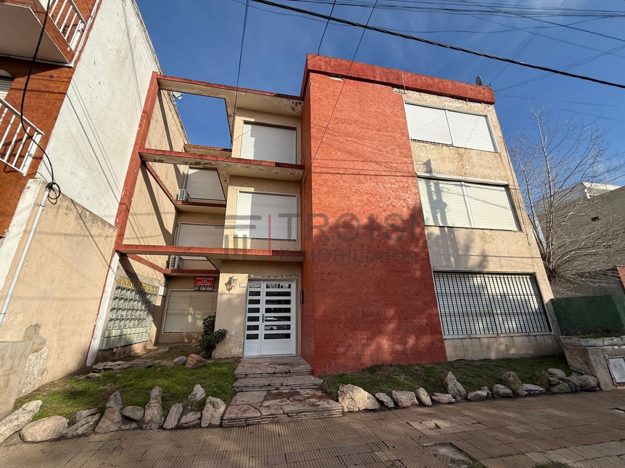 V12 - Depto. 2 ambientes - Calle 35 e/2 y 3