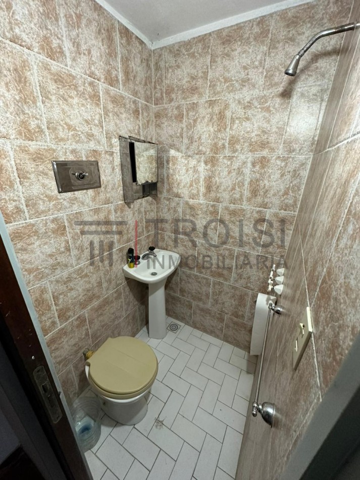 Chalet 4 ambientes - Calle 5 e/ 47 y 48 - V36