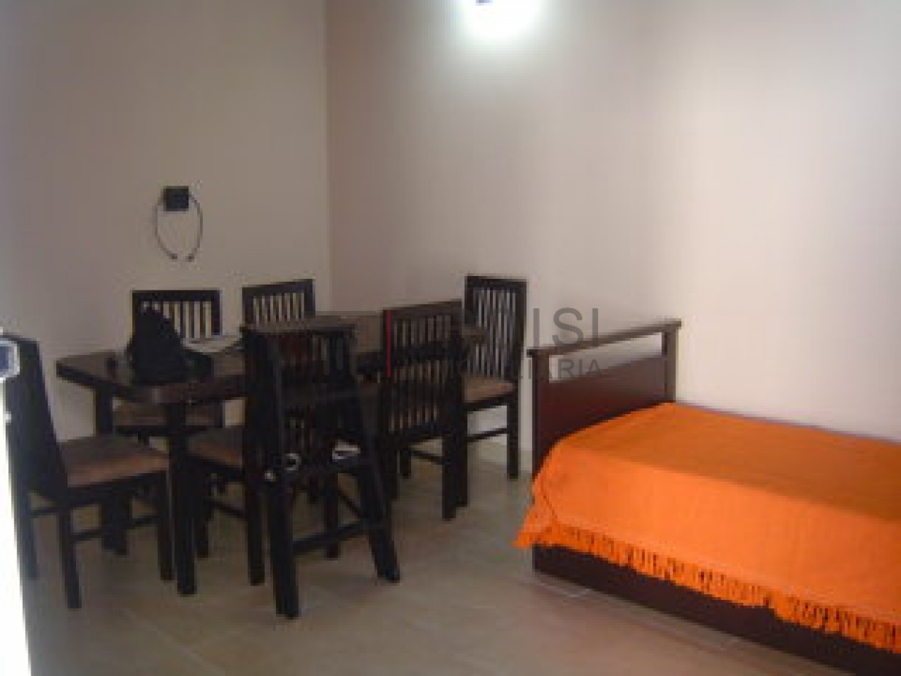 644 - Chalet de 3 ambientes - Calle 64 e/1 y 2
