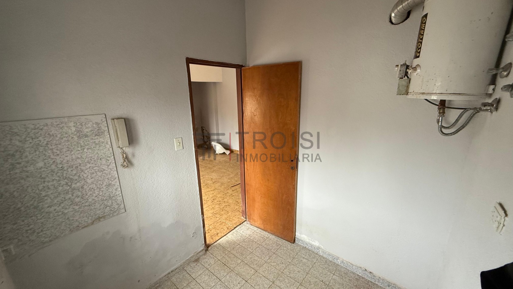 V31 - Depto. 2 ambientes - Calle 2 e/35 y 36